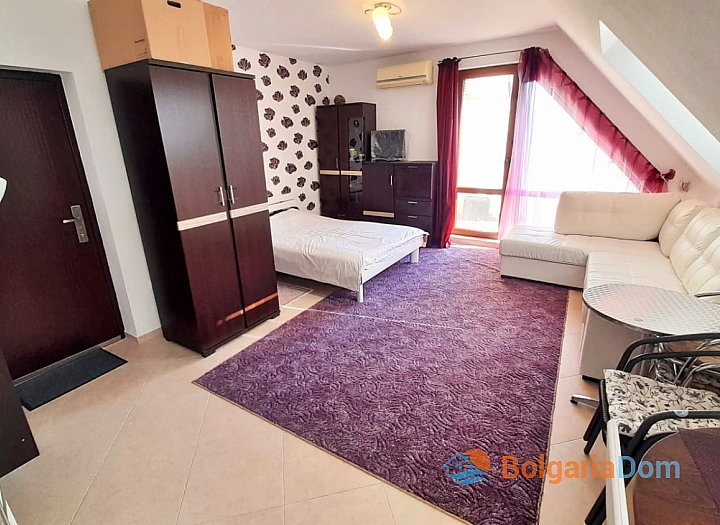 Large studio apartment in a luxury complex. Photo 3