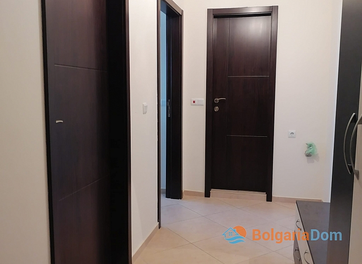 Zweizimmerwohnung mit Poolblick an der Küste. Foto 13
