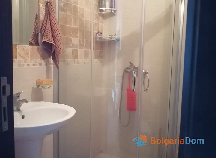 Zweizimmerwohnung mit Poolblick an der Küste. Foto 10
