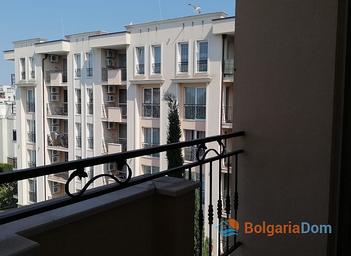 Zweizimmerwohnung mit Poolblick an der Küste. Foto 9