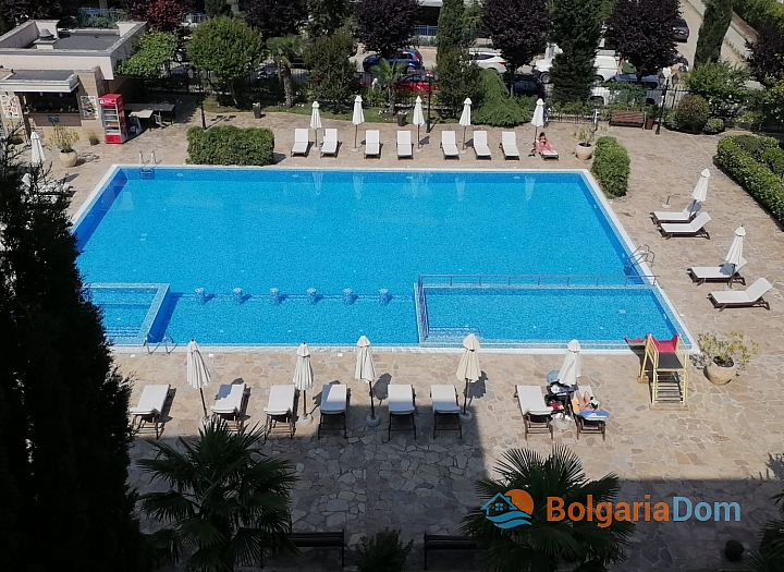 Zweizimmerwohnung mit Poolblick an der Küste. Foto 8