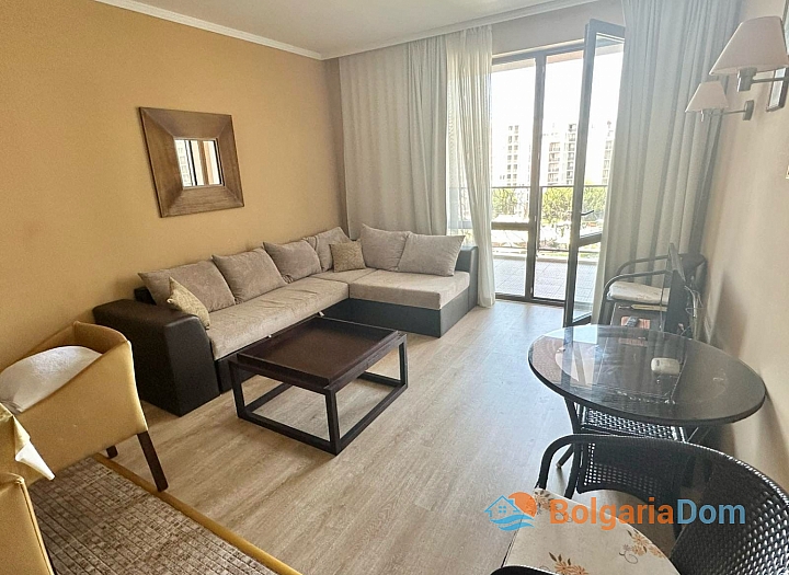 Dvoupokojový apartmán s krásným výhledem na bazén v luxusním komplexu. Foto 2