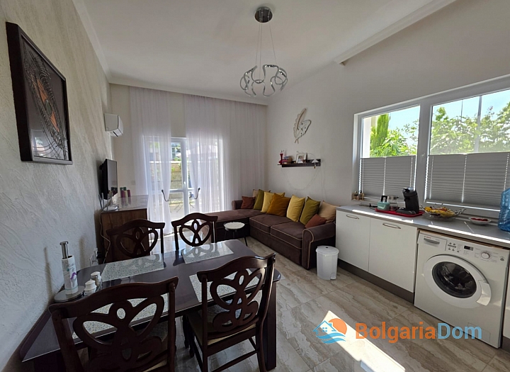 Beautiful two-room apartment in a cozy complex on the coast. Photo 3