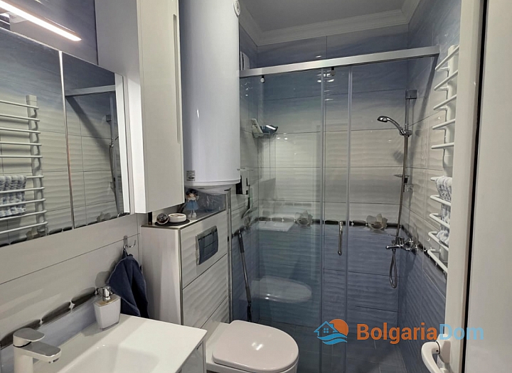 Beautiful two-room apartment in a cozy complex on the coast. Photo 8