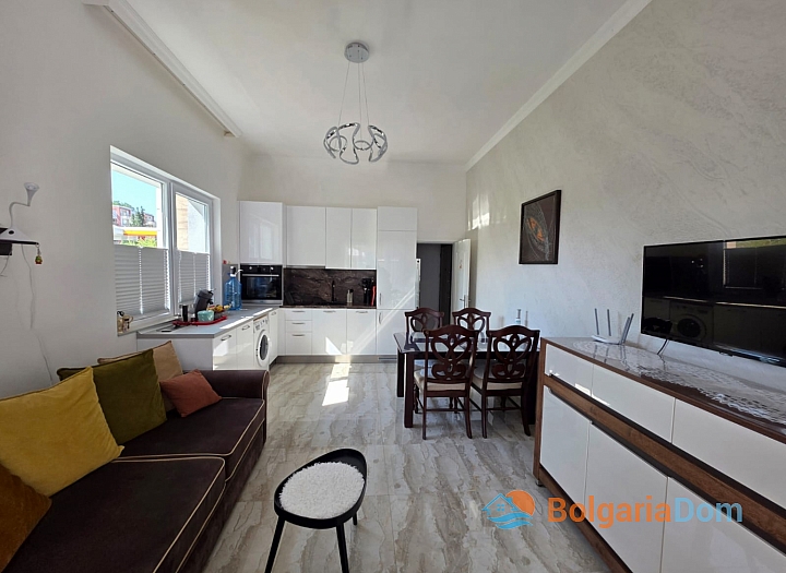 Beautiful two-room apartment in a cozy complex on the coast. Photo 10