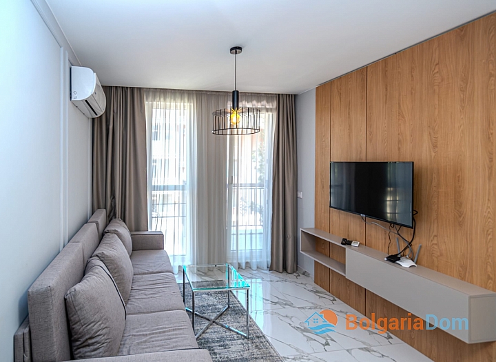 Stilvolle Zweizimmerwohnung in einem neuen Luxuskomplex an der Küste. Foto 2