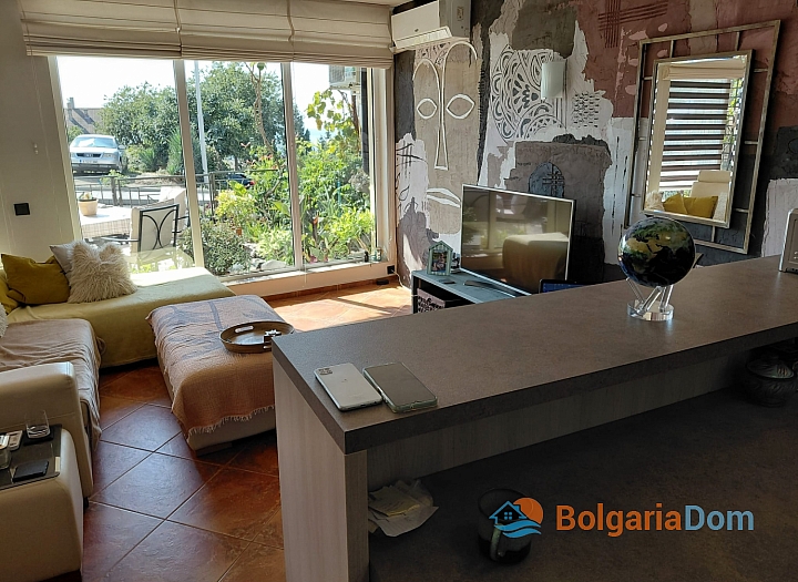 Große Wohnung mit Meerblick in Sveti Vlas. Foto 2
