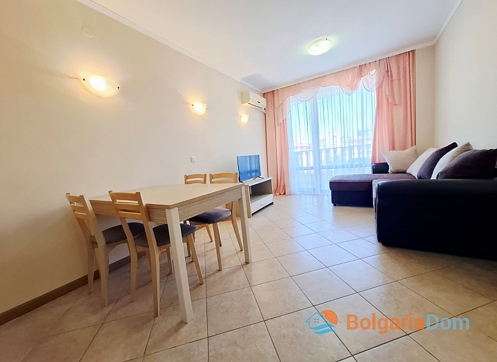 Zwei-Zimmer-Wohnung mit herrlichem Blick auf die Pools in einem Luxuskomplex. Foto 2