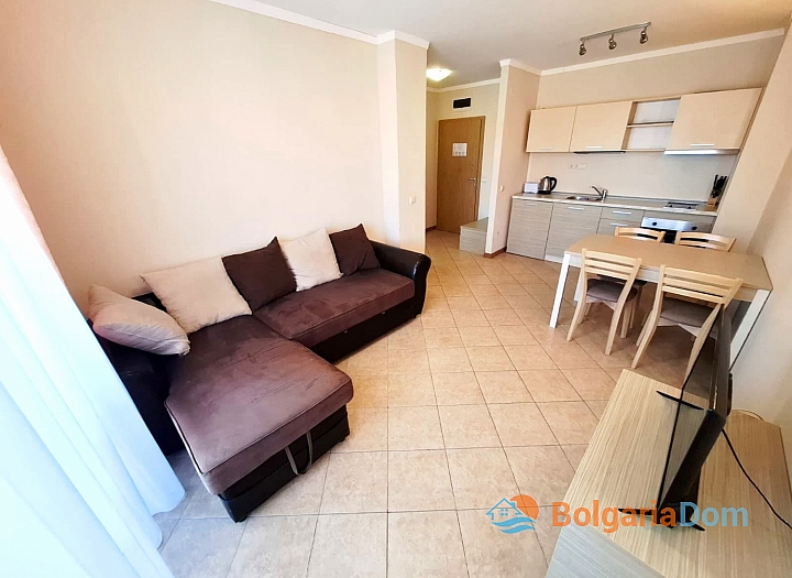 Zwei-Zimmer-Wohnung mit herrlichem Blick auf die Pools in einem Luxuskomplex. Foto 21