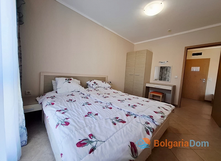 Zwei-Zimmer-Wohnung mit herrlichem Blick auf die Pools in einem Luxuskomplex. Foto 8