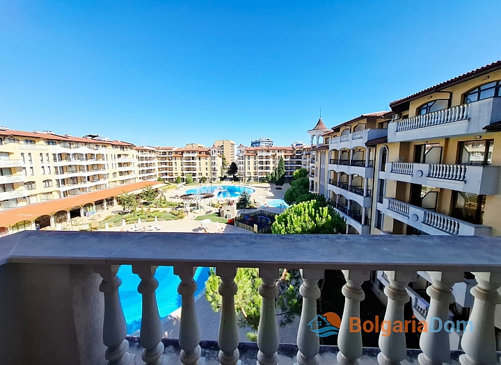 Zwei-Zimmer-Wohnung mit herrlichem Blick auf die Pools in einem Luxuskomplex. Foto 10