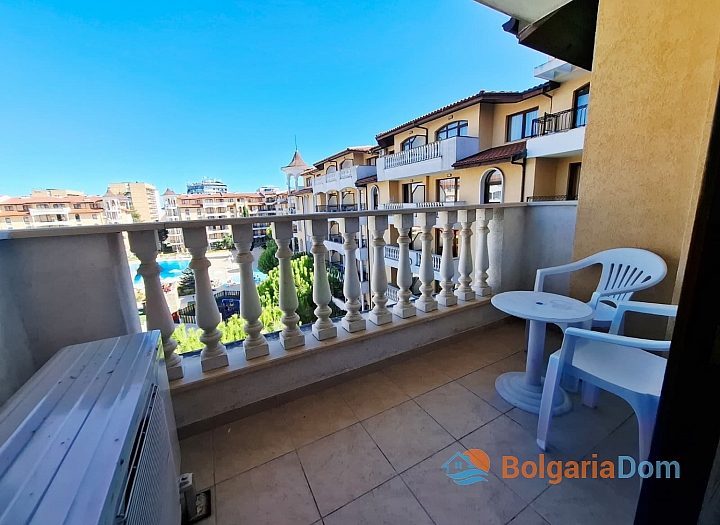Zwei-Zimmer-Wohnung mit herrlichem Blick auf die Pools in einem Luxuskomplex. Foto 9
