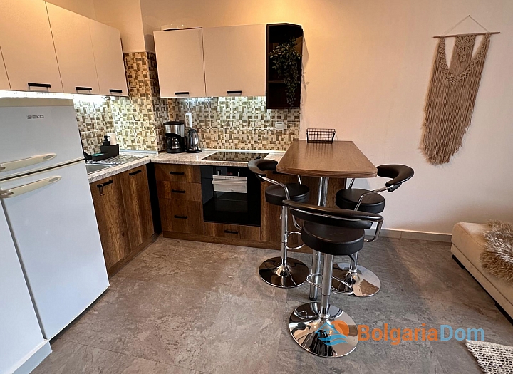 Стильна двокімнатна квартира у комплексі у Святому Власі. Фото 2