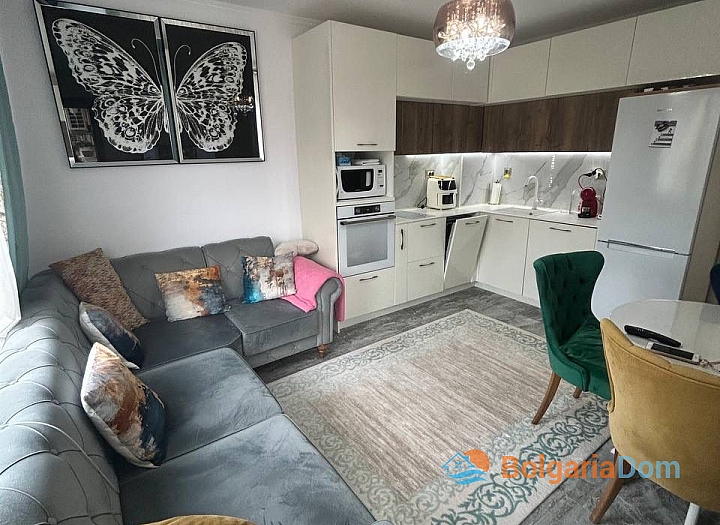 Двухкомнатная квартира на первой линии в центре Несеба. Фото 4