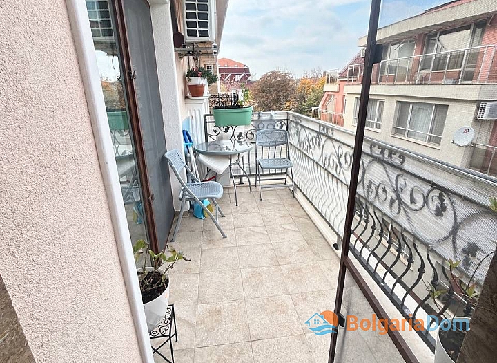 Двухкомнатная квартира на первой линии в центре Несеба. Фото 12