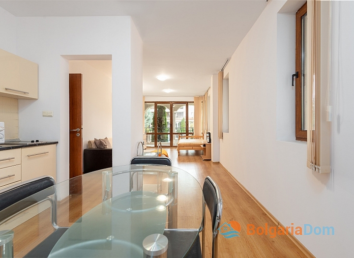 Geräumiges Zweizimmerapartment mit Poolblick, 500 Meter vom Meer entfernt. Foto 13