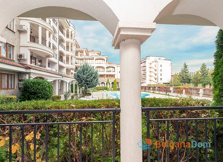 Geräumiges Zweizimmerapartment mit Poolblick, 500 Meter vom Meer entfernt. Foto 9