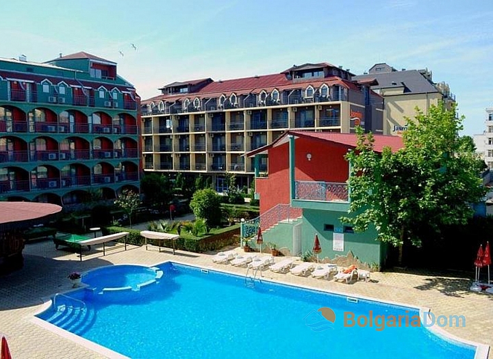 A stylish and cozy studio in the very center of the resort. Photo 1