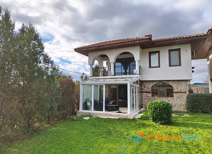 Будинок з ділянкою та новими меблями у чудовому селі. Фото 1