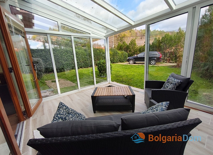 Будинок з ділянкою та новими меблями у чудовому селі. Фото 2