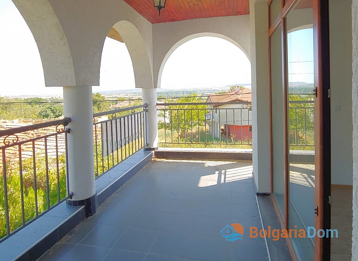 Будинок з ділянкою та новими меблями у чудовому селі. Фото 23