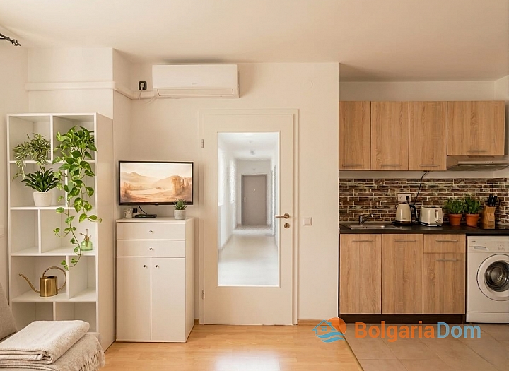 Schönes Studio-Apartment in einer großen Wohnanlage. Foto 2