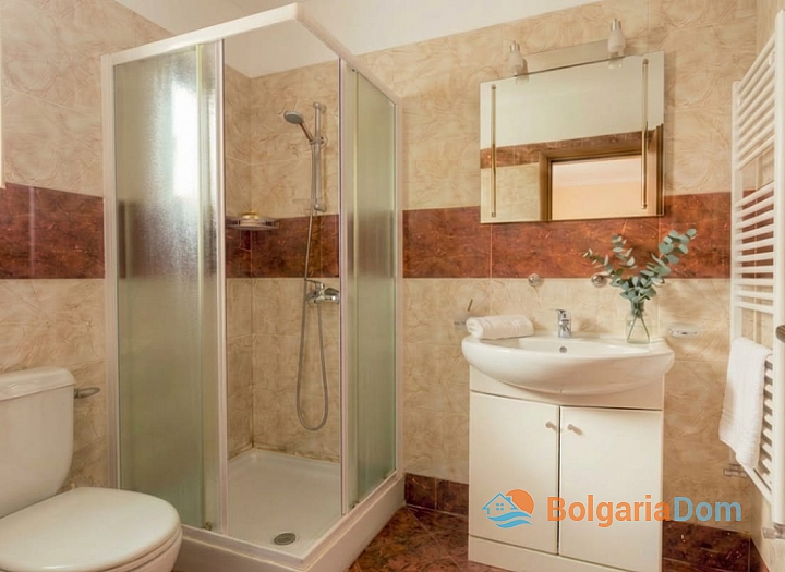 Schönes Studio-Apartment in einer großen Wohnanlage. Foto 4