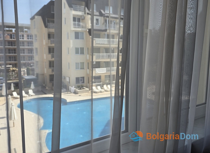 Квартира с видом на бассейн в хорошем комплексе. Фото 5
