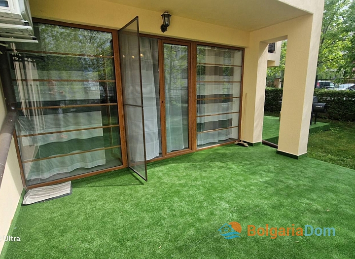 Spacious apartment with lawn and new furniture. Photo 7