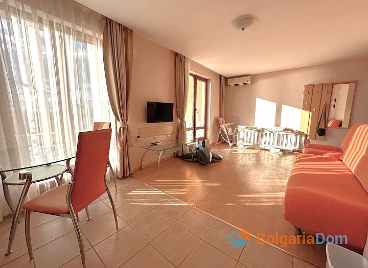 Apartmán s velkou terasou a výhledem na moře v první řadě. Foto 6