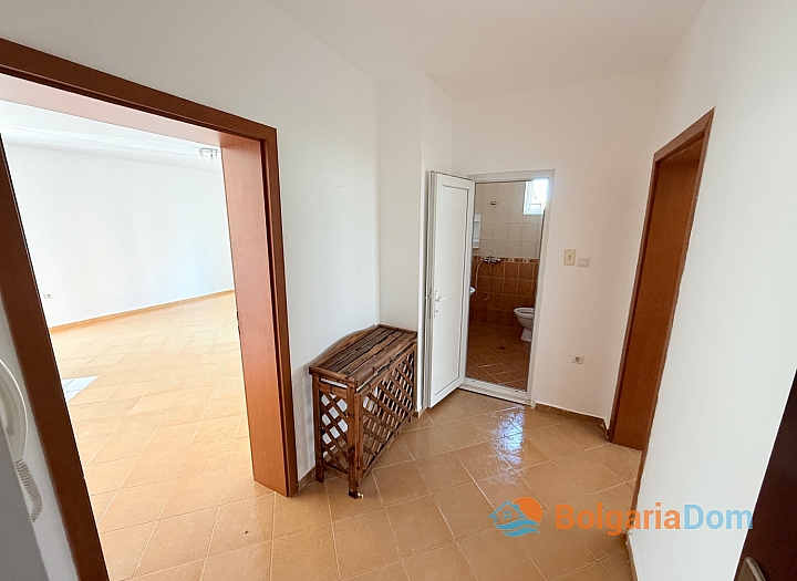 Przestronny dwupokojowy apartament 400 metrów od morza. Zdjęcie 11