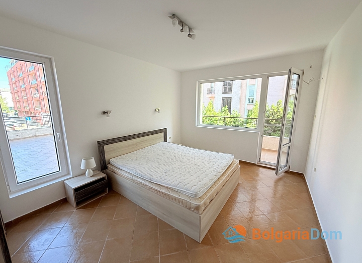 Przestronny dwupokojowy apartament 400 metrów od morza. Zdjęcie 1