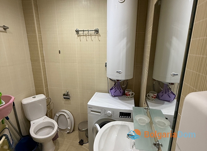 Квартира с видом на бассейн в жилом комплексе. Фото 11