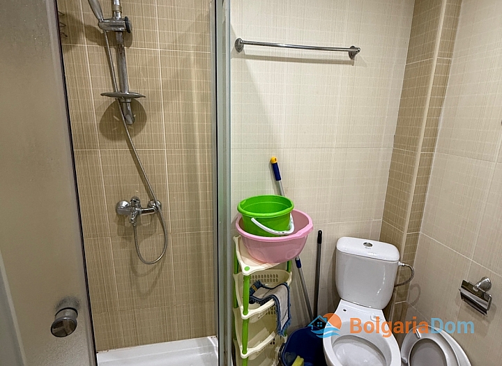 Квартира с видом на бассейн в жилом комплексе. Фото 12