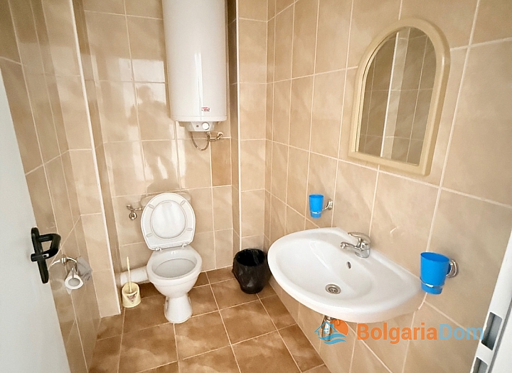 Große Zweizimmerwohnung mit Blick auf den Pool in erster Linie. Foto 6