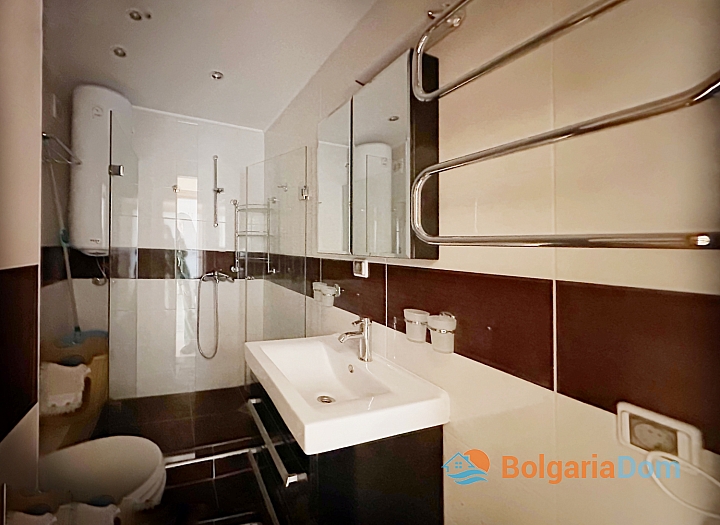 Three-room apartment in Nessebar. Photo 9