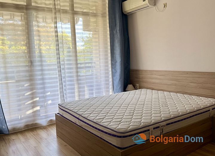 Vynikající apartmán s výhledem na bazén v kvalitním komplexu. Foto 3