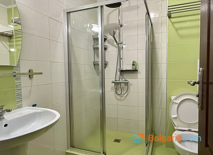 Vynikající apartmán s výhledem na bazén v kvalitním komplexu. Foto 16