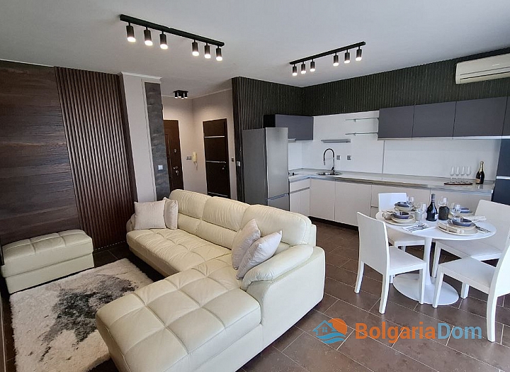 Stylowy i przestronny apartament trzypokojowy 300 metrów od morza w Nesebyrze. Zdjęcie 4