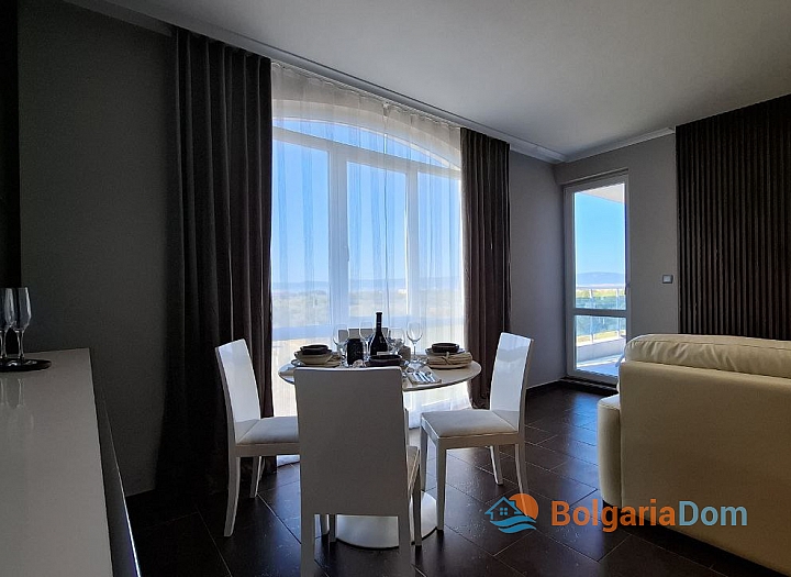 Stylowy i przestronny apartament trzypokojowy 300 metrów od morza w Nesebyrze. Zdjęcie 2