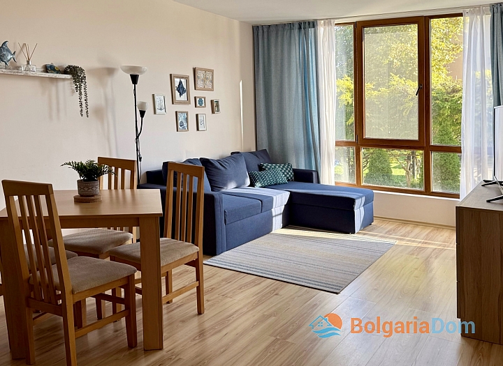 Vynikající apartmán s výhledem na bazén v kvalitním komplexu. Foto 12