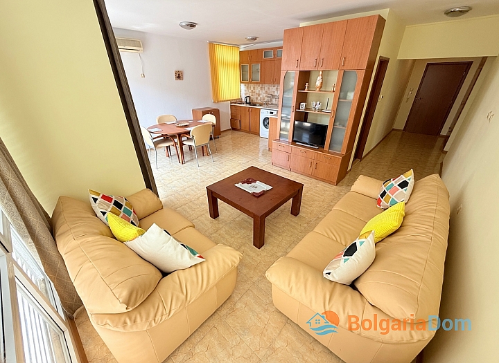 Große Dreizimmerwohnung 600 Meter vom Meer entfernt. Foto 3