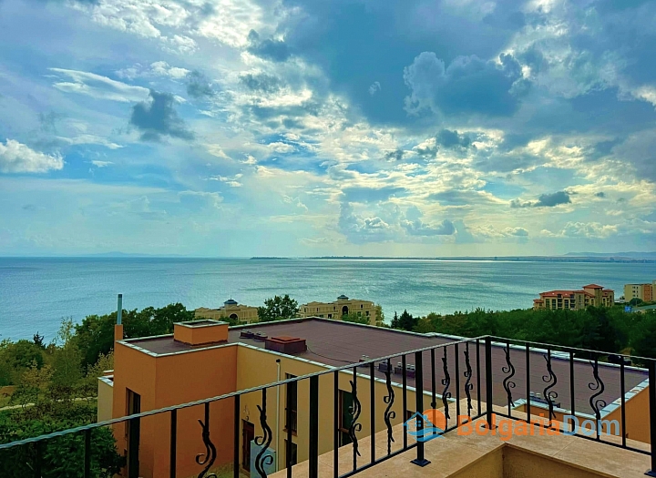 Apartmán s výhledem na moře ve velkém komplexu. Foto 7