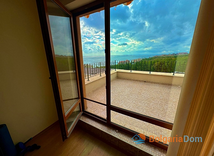 Apartmán s výhledem na moře ve velkém komplexu. Foto 23