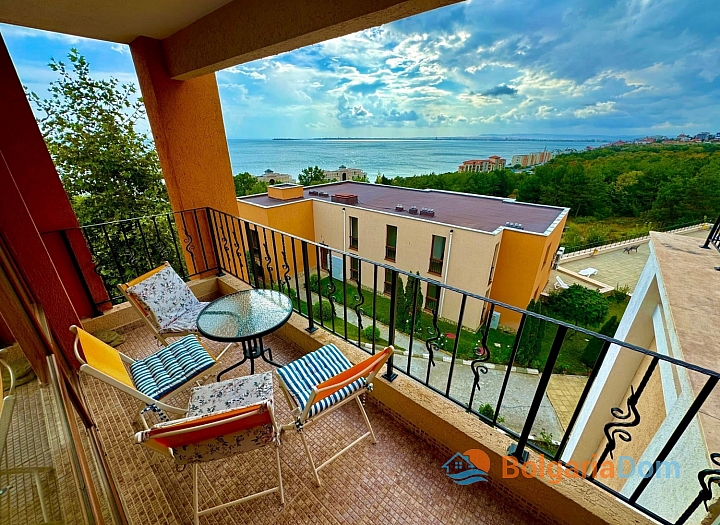 Apartmán s výhledem na moře ve velkém komplexu. Foto 8