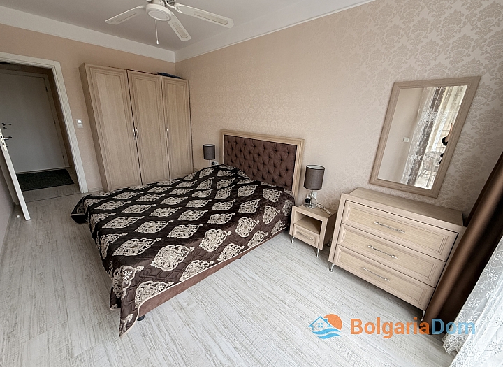 Двухкомнатная квартира с видом на бассейн и парк. Фото 6