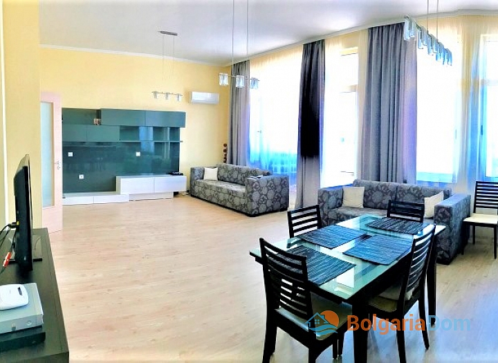 Luxusní apartmán 100 metrů od pláže v krásné budově. Foto 32