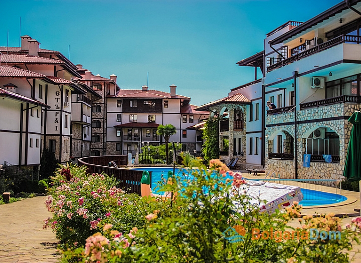 Apartment mit Poolblick in erster Reihe. Foto 1
