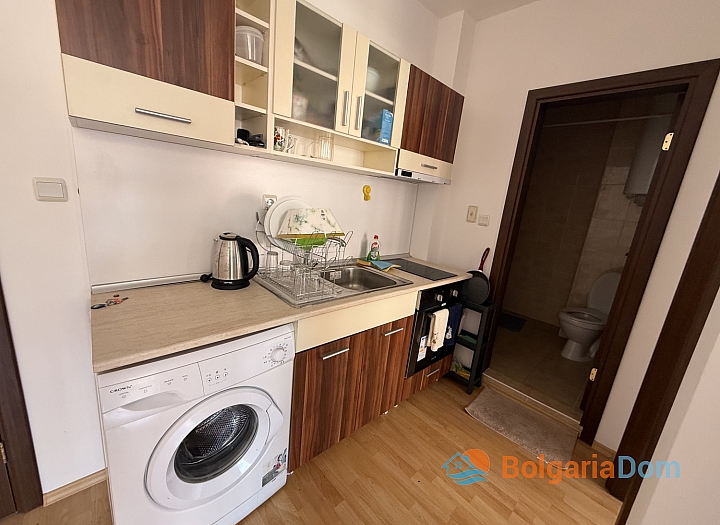 Ein-Zimmer-Apartment mit Poolblick an der Küste. Foto 4