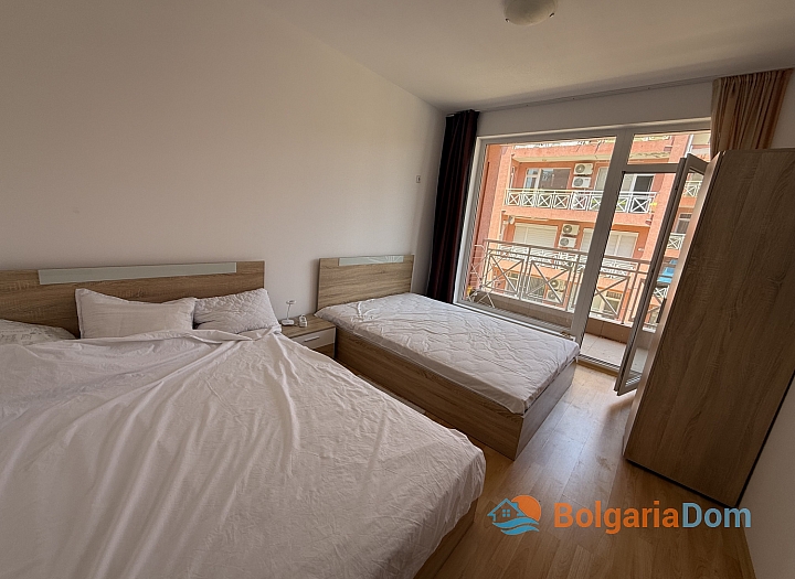 Ein-Zimmer-Apartment mit Poolblick an der Küste. Foto 5